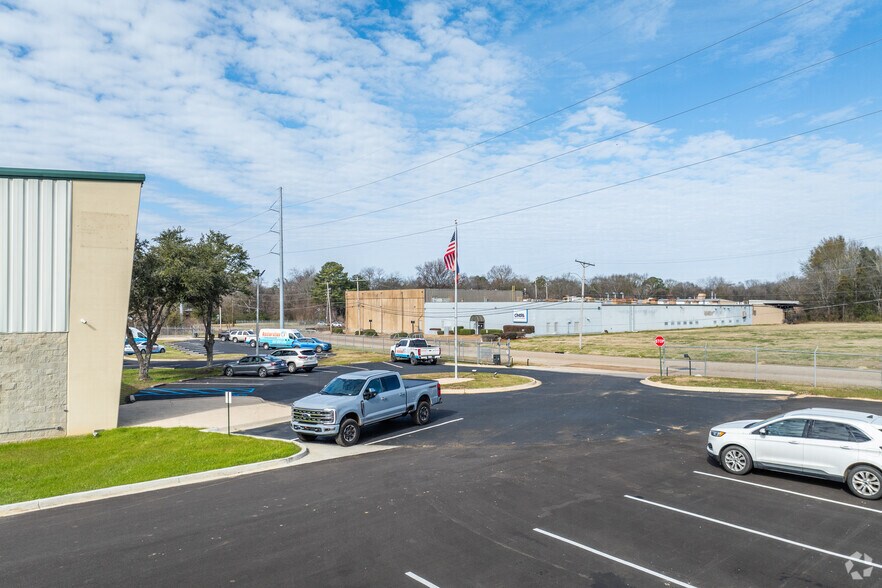 More Photos Of 249 W Mitchell Ave, Jackson Distribution For Sale