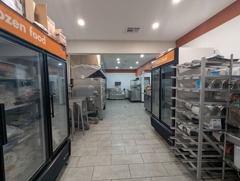 More Photos Of 1465 N Main St, Vidor Freestanding For Sale