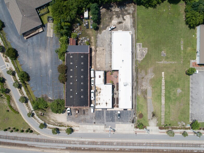 More Photos Of 228-230 Winslow St, Fayetteville Loft Creative Space For Lease