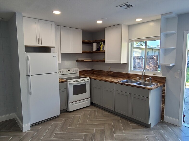 More Photos Of 12210 Genoa Dr, North Port Apartments For Sale