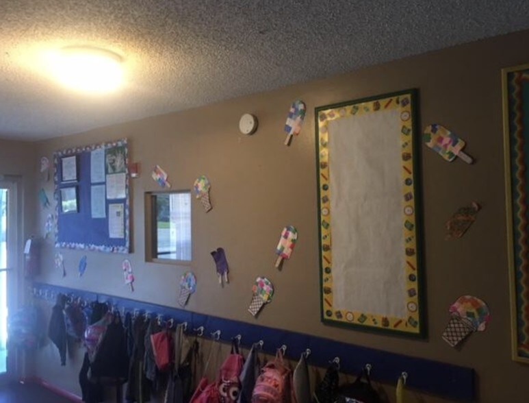 More Photos Of 209 E Kennedy Blvd, Eatonville Flex For Lease