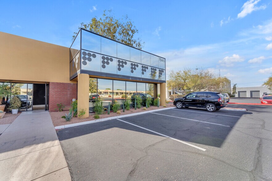 Primary Photo Of 7845 E Redfield Rd, Scottsdale Showroom For Lease