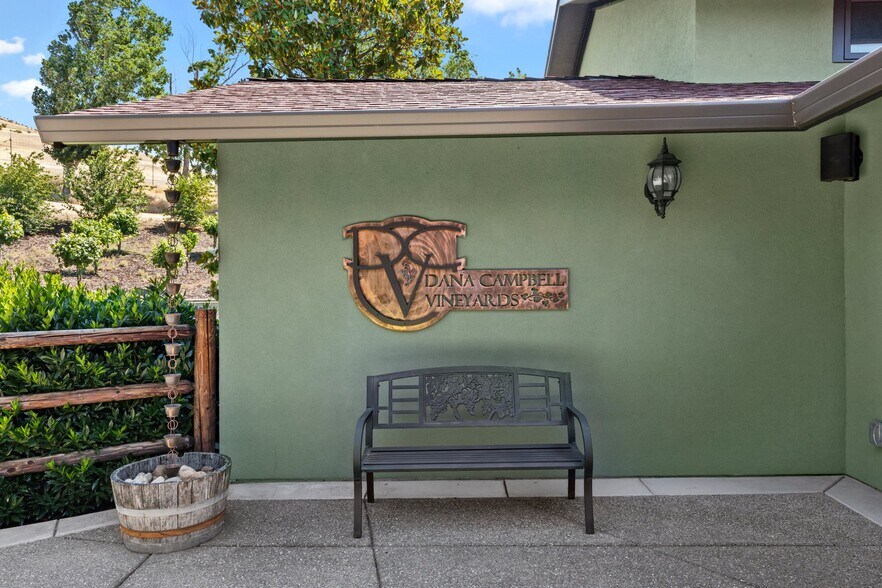 More Photos Of 1320 N Mountain Ave, Ashland Winery Vineyard For Sale