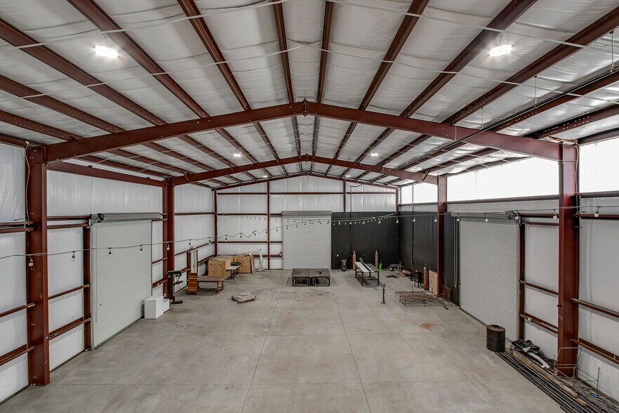 More Photos Of 145 US-70, Lenoir City Flex For Lease