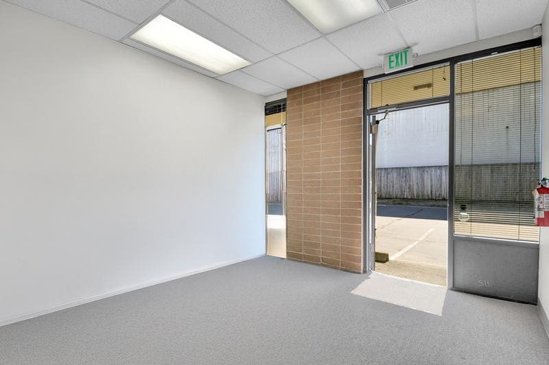 More Photos Of 18023 Highway 99, Lynnwood Office For Lease