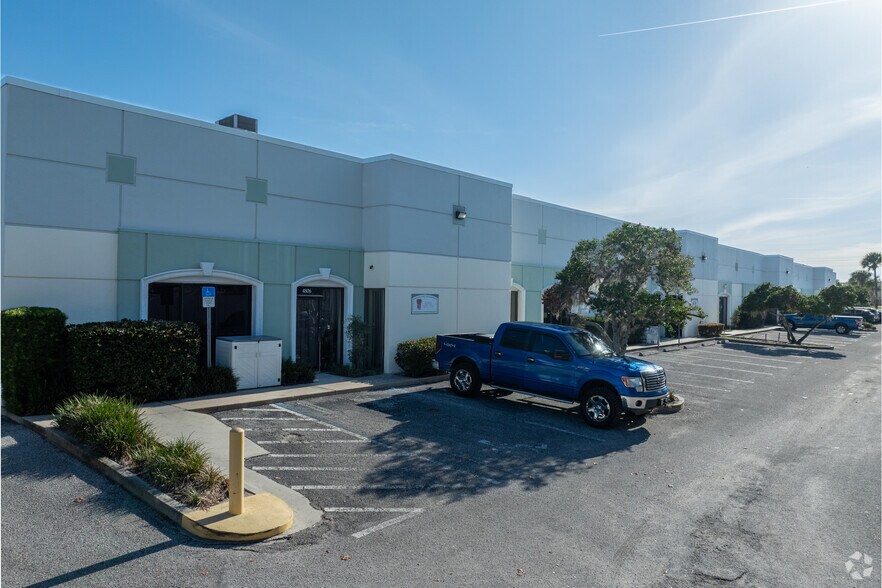 More Photos Of 4780-4806 N Orange Blossom Trl, Orlando Showroom For Lease