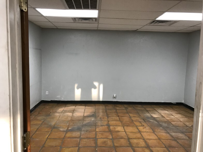 More Photos Of 1720 E 7th St, Odessa Industrial For Lease