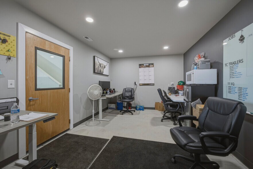 More Photos Of 2213 Henderson Loop, Richland Warehouse For Sale