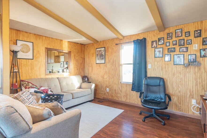 More Photos Of 14617 Kettlersville Rd, Wapakoneta Light Distribution For Sale