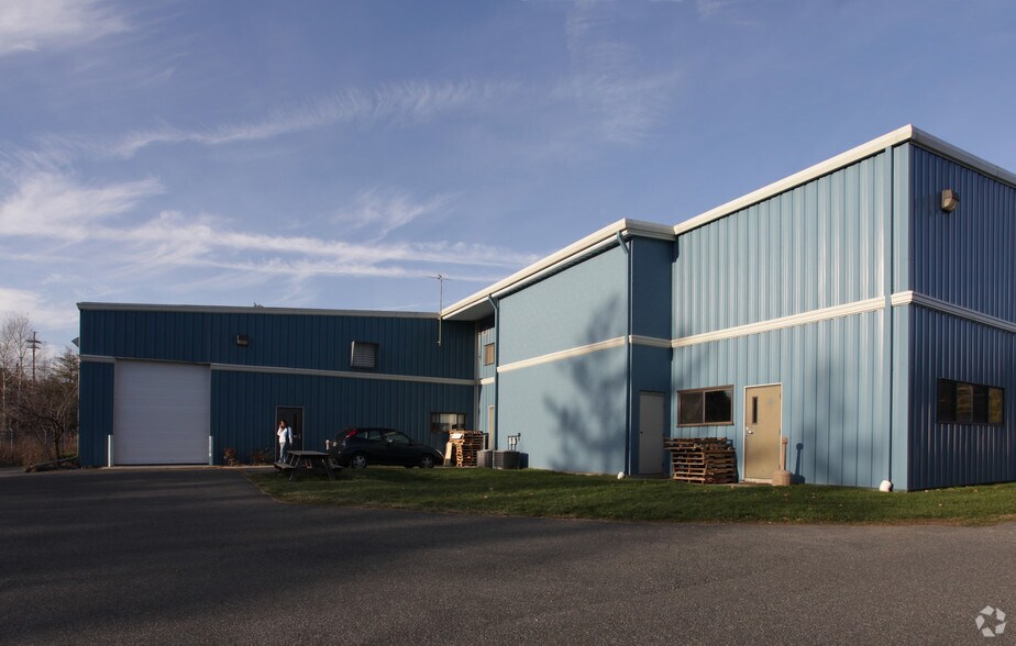 More Photos Of 8 Run Way, Lee Flex For Sale