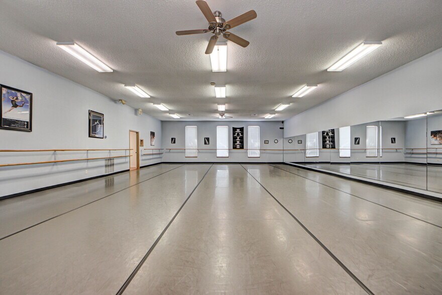 More Photos Of 2433 Wilcox Dr, Norman Freestanding For Lease