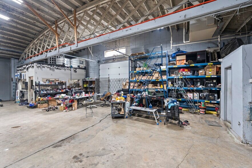 More Photos Of 5944 W 65th St, Chicago Service For Sale