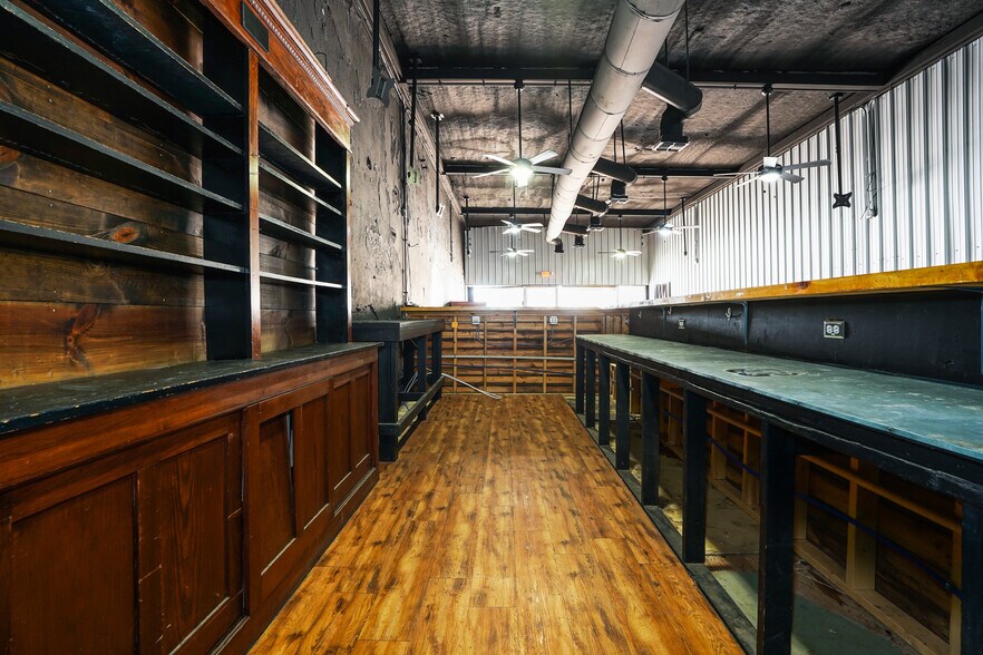 More Photos Of 75 N Waco St, Hillsboro General Retail For Lease