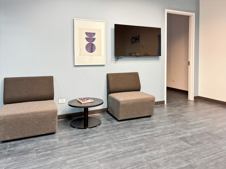 More Photos Of 1560 Wall St, Naperville Coworking Space