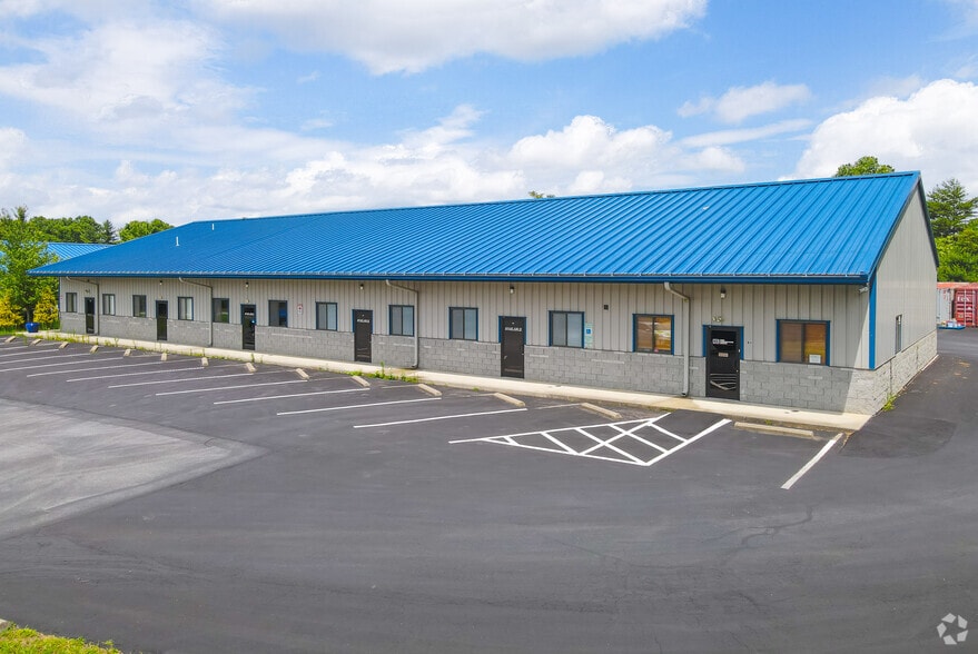 Primary Photo Of 6 Celtic Dr, Arden Warehouse For Lease