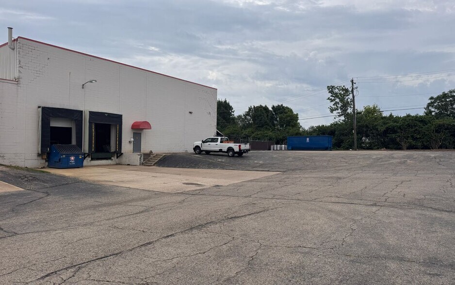 More Photos Of 4665 Interstate Dr, Cincinnati Warehouse For Sale