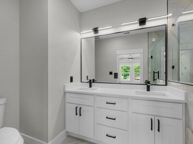 More Photos Of 1030 Reverend B J Lewis dr, Houston Apartments For Sale