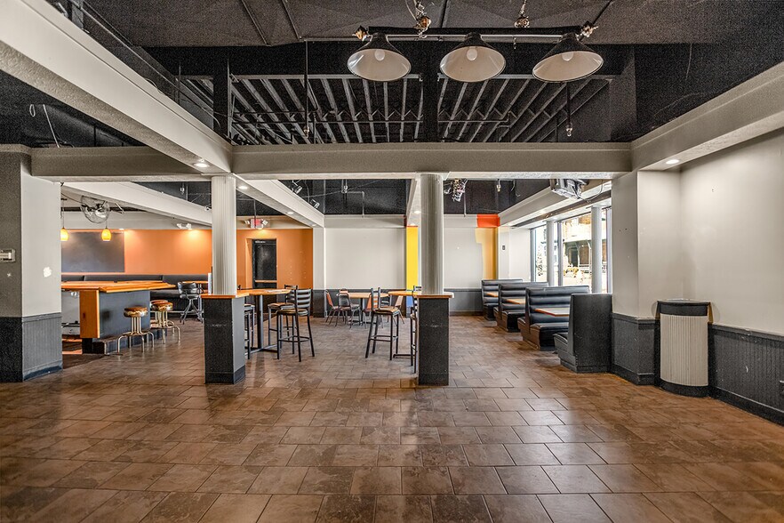 More Photos Of 600 S Main St, Elkhart Office For Lease