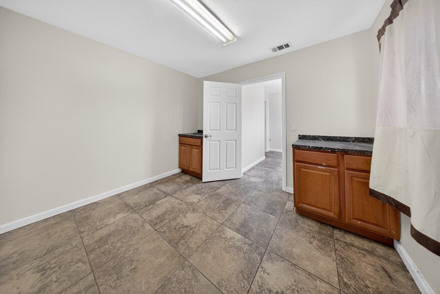 More Photos Of 1433-1437 W El Segundo Blvd, Compton Warehouse For Lease