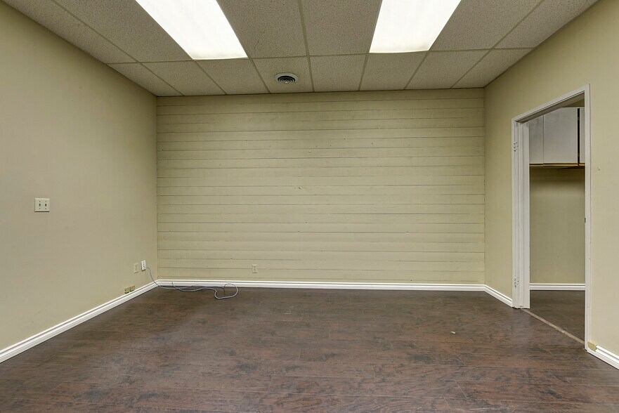 More Photos Of 586 Leon Av, Kelowna Office For Lease