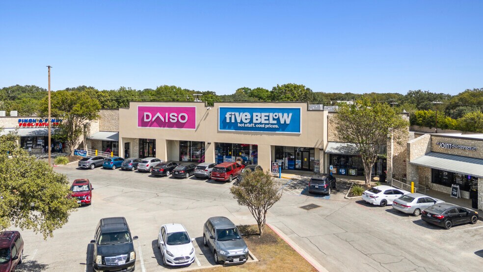 More Photos Of 2929-2951 Thousand Oaks Dr, San Antonio Storefront For Lease