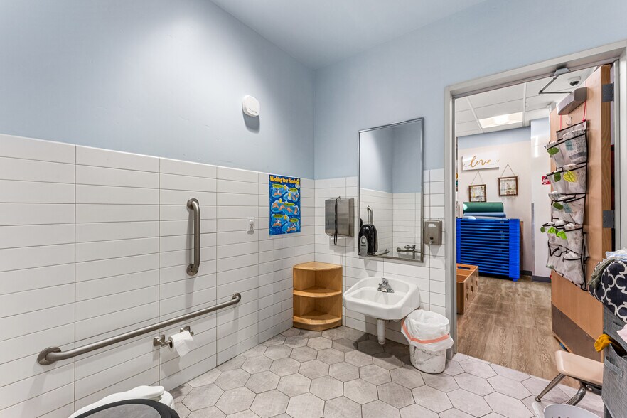 More Photos Of 1001 S Sentinel Ln, Meridian Daycare Center For Sale