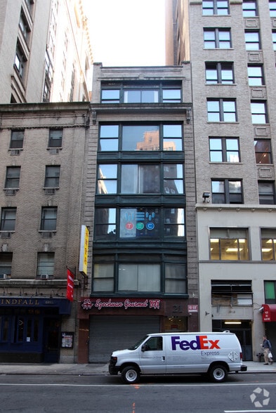 More Photos Of 21 W 39th St, New York Loft Creative Space For Lease