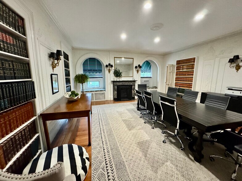 More Photos Of 38 Bellevue Ave, Newport Office Residential For Lease