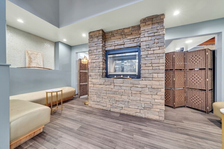 More Photos Of 2601 Franklin Rd, Roanoke Freestanding For Sale