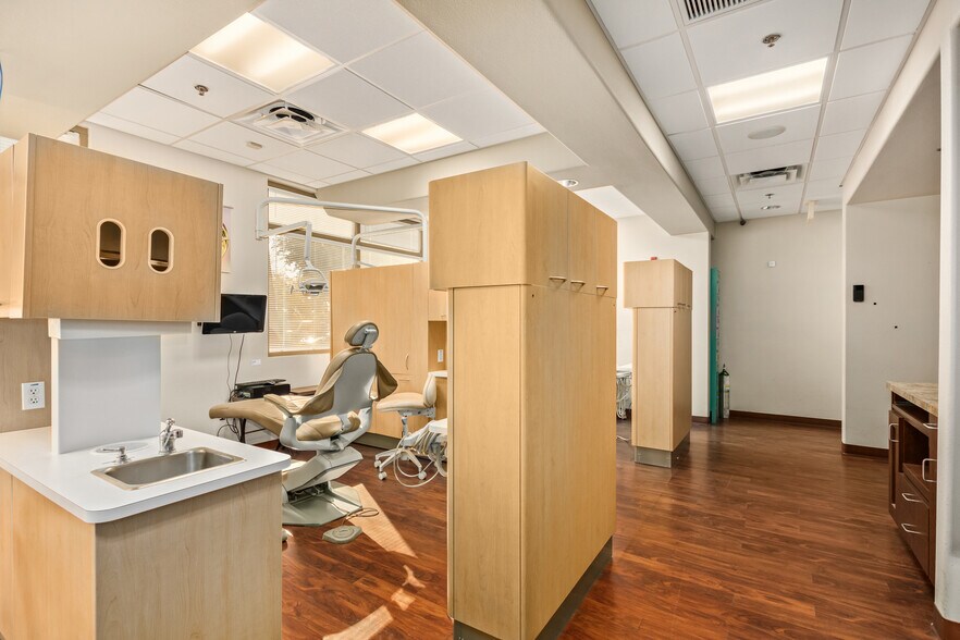 More Photos Of 9179 W Thunderbird Rd, Peoria Medical For Lease