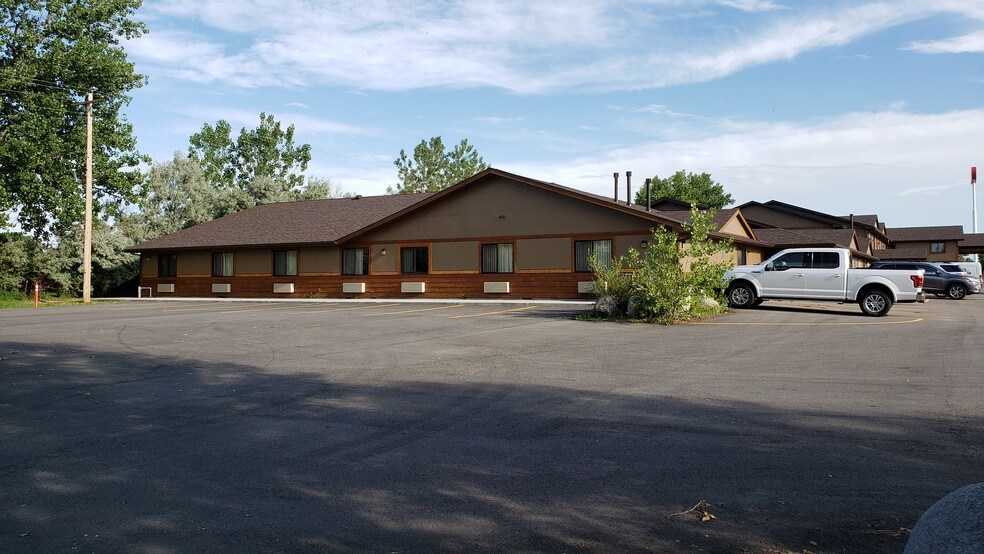 More Photos Of 201 14th St W, Hardin Hotel For Sale