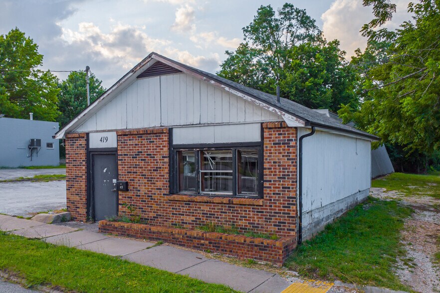 More Photos Of 419 W Kearney St, Springfield Freestanding For Sale