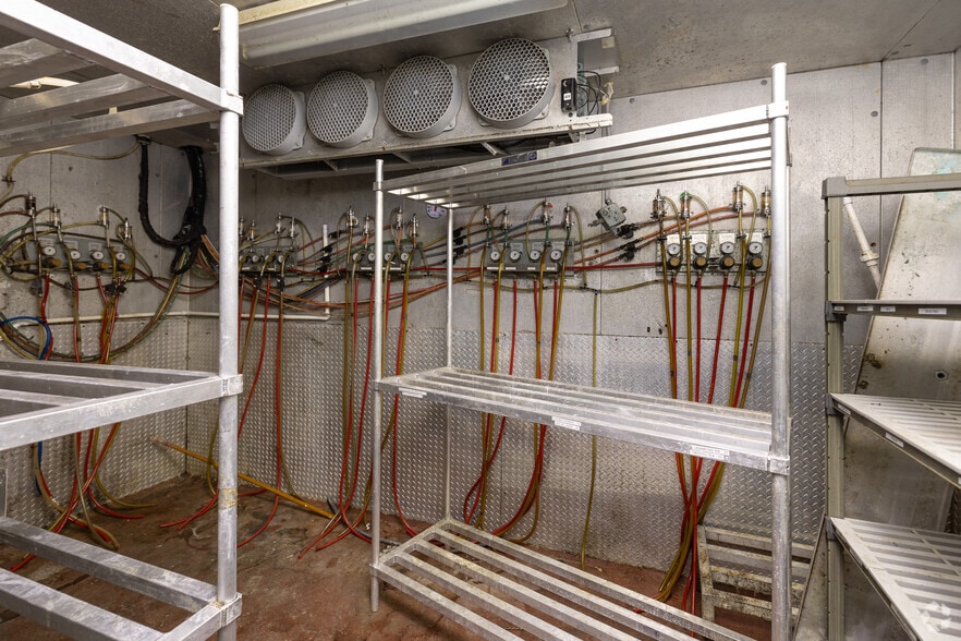 More Photos Of 3241 Horizon Dr, Springfield Restaurant For Sale