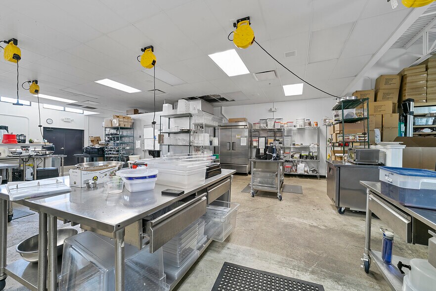 More Photos Of 136 Glass St, Dallas Storefront For Lease