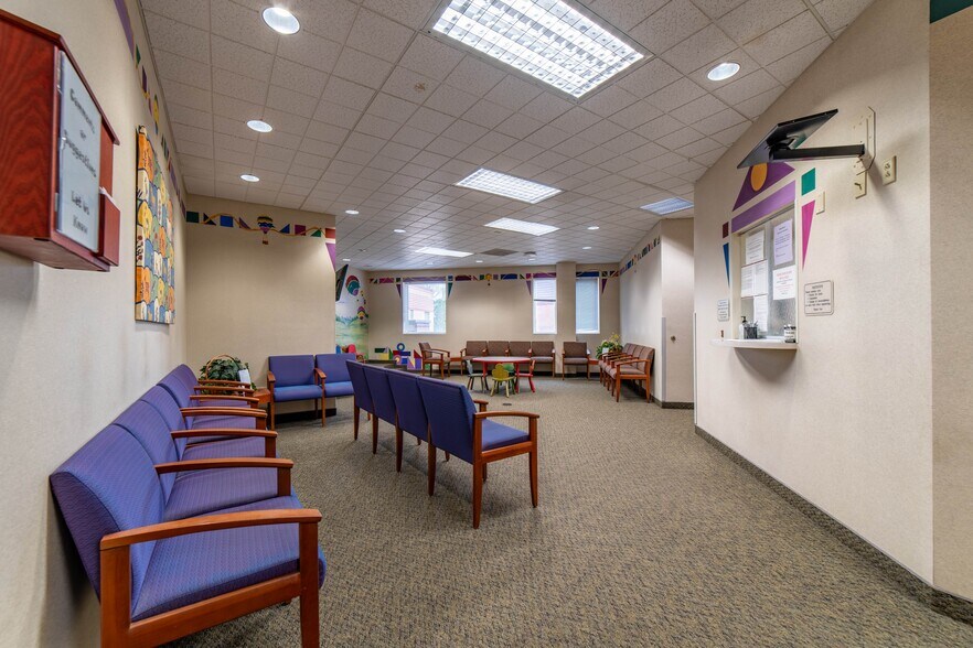 More Photos Of 100 Brevco Plz, Lake Saint Louis Medical For Lease