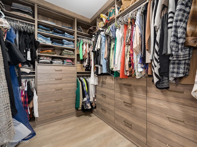 More Photos Of 2733 N Pulaski Rd, Chicago Showroom For Sale
