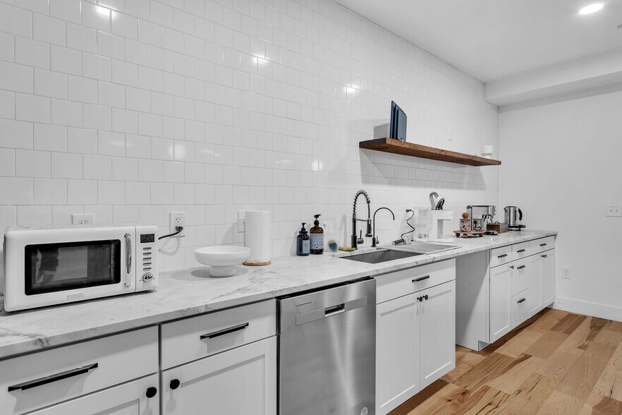 More Photos Of 915 Bridge St, Winston-Salem Office For Lease