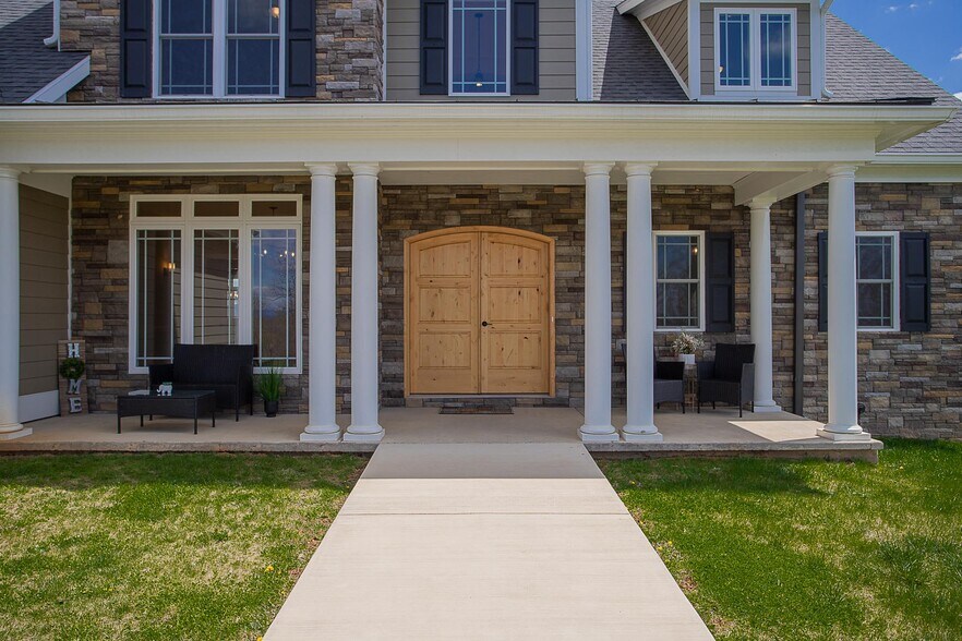 More Photos Of 243 Barrenridge rd, Staunton Specialty For Sale