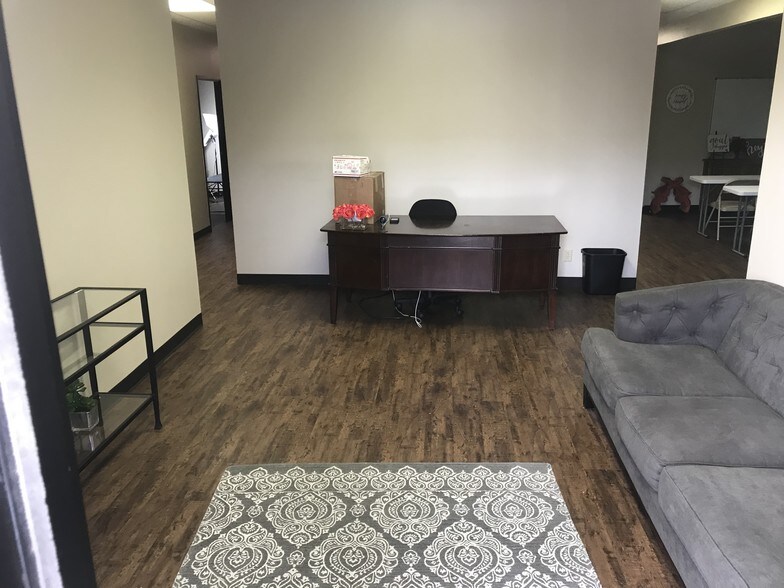 More Photos Of 12903-12907 Agency Dr, San Antonio Warehouse For Lease