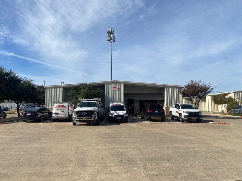 Primary Photo Of 7513 Benbrook Pky, Benbrook Unknown For Lease