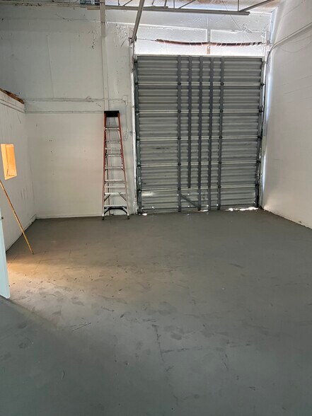 More Photos Of 683 W 26th St, Hialeah Service For Sale