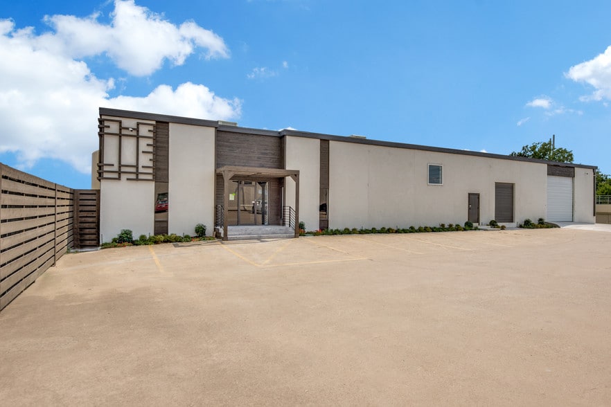 More Photos Of 13840 Denton Dr, Farmers Branch Warehouse For Sale