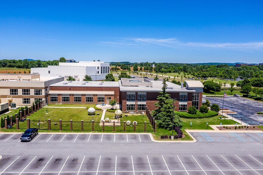 More Photos Of 330 Bob Heath Dr, Huntsville Office For Lease
