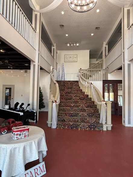 More Photos Of 4322 E 11th St, Tulsa Freestanding For Lease