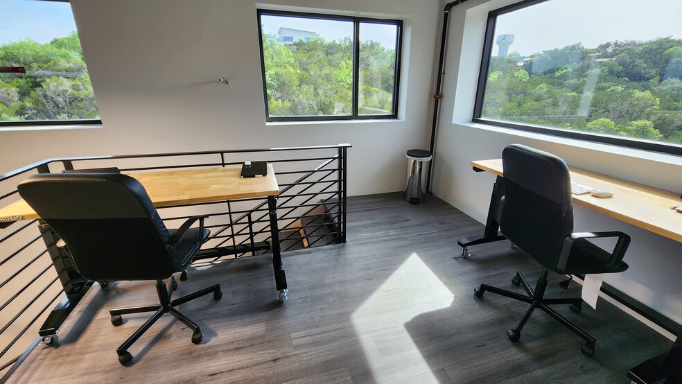 More Photos Of 4229 N FM 620 Hwy, Austin Showroom For Sale