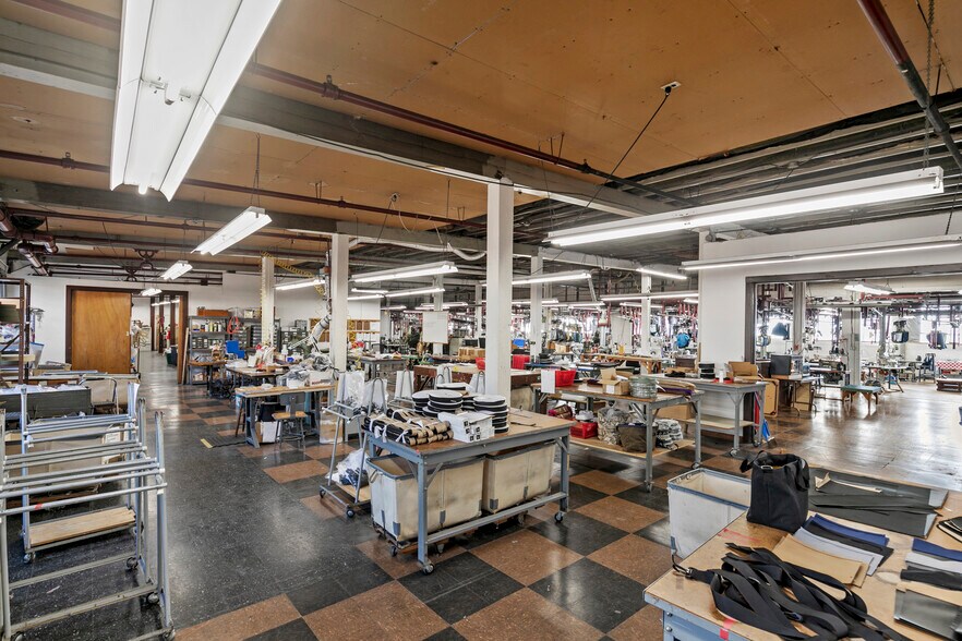 More Photos Of 373 Lexington Ave, New Haven Warehouse For Sale
