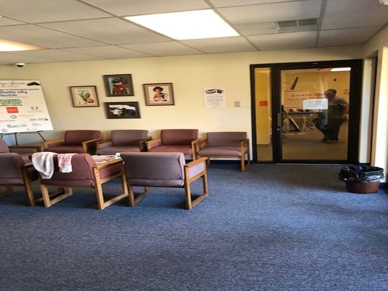 More Photos Of 850 N Franklin Blvd, Pleasantville Medical For Lease