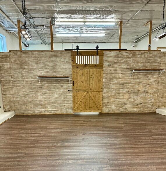 More Photos Of 101 W Broadway St, Lenoir City Storefront Retail Office For Lease