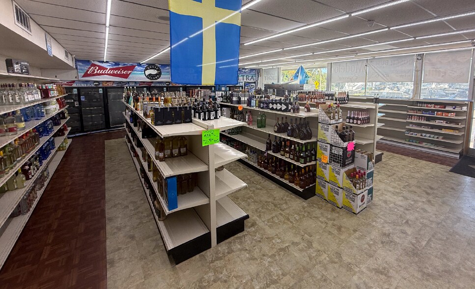 More Photos Of 3290 NE Indian River Dr, Jensen Beach Storefront For Lease