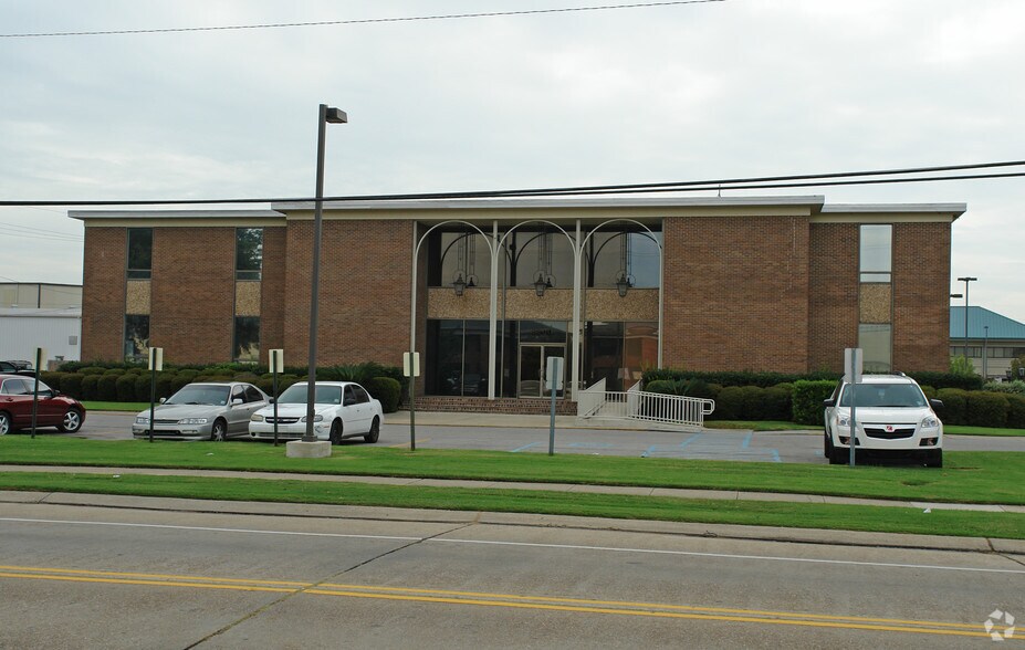 More Photos Of 3200 Cleary Ave, Metairie Office For Sale